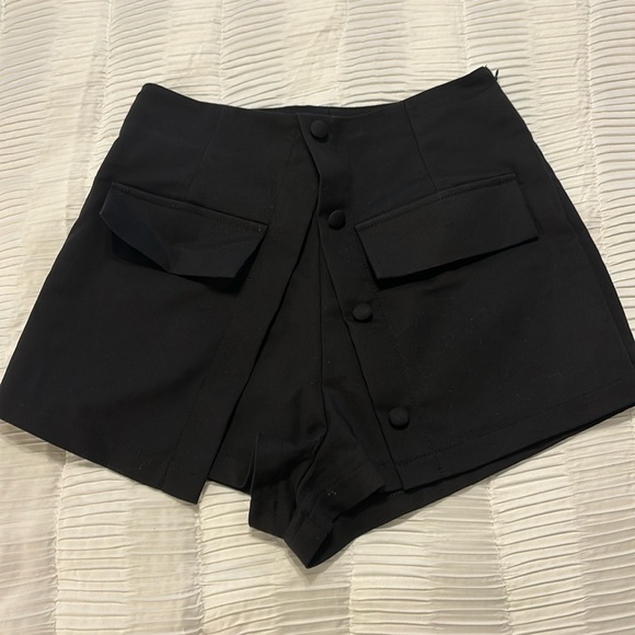 Superdown black shorts - Picture 3 of 9